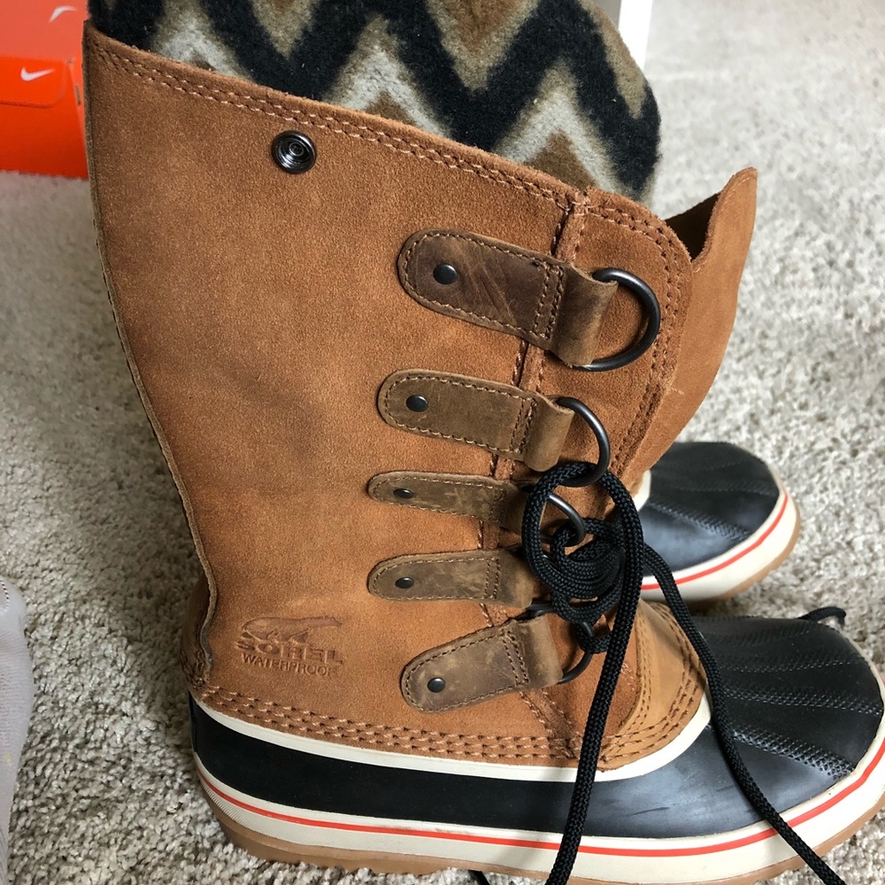 Sorel women’s size 9 waterproof boots